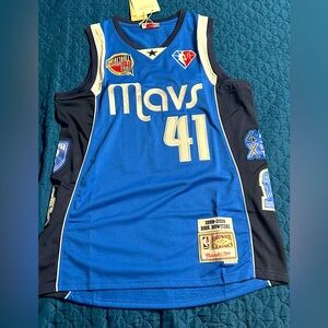 Mavs Blue Basketball Jersey Size Medium